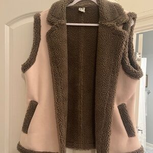 Anthropologie Akemi + Kin Phoebe faux suede sherpa vest